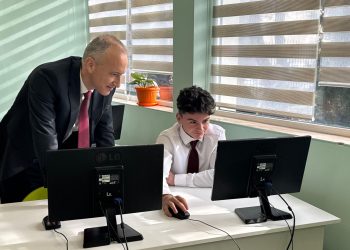 Нови инвестиции за близо 1 милион лева в модeрна STEM среда бяха открити на 8 декември от министъра на образованието и науката Красимир Вълчев в училища в Пазарджик и в пловдивското село Скутаре