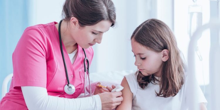 Безплатна HPV ваксина вече и за момичета от 15 до 18 ненавършени години