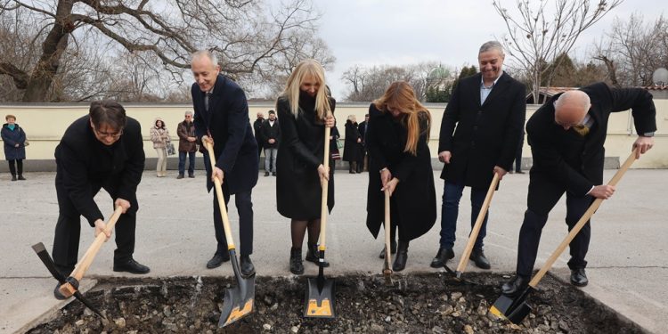 Разширяват столичното 134. СУ „Димчо Дебелянов“