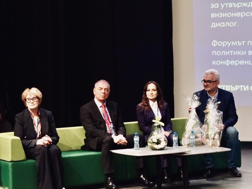 130 директори, учители, ученици, партньори и гости взеха участие в Четвъртия форум на частното образование на тема "Иновациите и изкуственият интелект в частното образованието - опит, практики и визия за развитие на ключови умения", организиран от Българската асоциация на частните училища