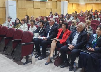 Заместник-министърът на образованието и науката д-р Емилия Лазарова откри конференцията "Културно - образователни траектории на изкуствения интелект" с домакин СУ "Св. Паисий Хилендарски" в Абланица