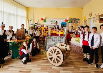 „Пламъкът на свободата“ вдъхнови учениците в столичното 10. СУ „Теодор Траянов“