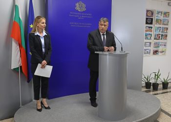 Над 53 000 заявления за явяване на матурата по български език и литература
