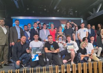 Създадена от ученици образователна платформа стана най-добър младежки стартъп