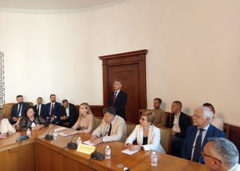 Екипът на Министерството на образованието и науката представи приоритетите си пред народните представители