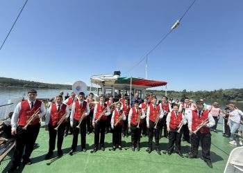 Младежкият духов оркестър „Берковица“ изпълнява Ботевия марш на парахода „Радецки“