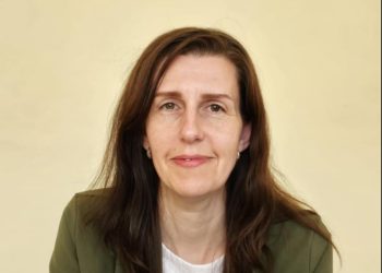 Даниела Иванова от ОУ „Н. Й. Вапцаров“ в Казанлък записва педагогика на зрително затруднените заради своя ученичка