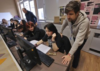 Министерският съвет отпусна близо 4 млн. евро за три национални програми в образованието