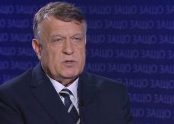 Министър Георги Вълчев: МОН няма да пише учебници