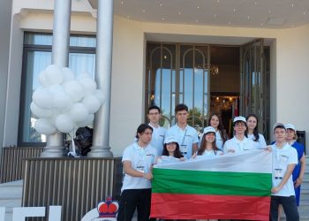 Българските ученици с първо място и 10 медала от Международната олимпиада по английски език