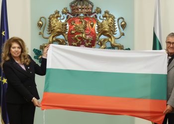 Президентът връчи националния флаг на 35-ата Българска антарктическа експедиция