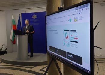 По-бърза реализация, по-високи доходи и рекордно висока заетост сред завършилите висше образование в България, показва Рейтинговата система на висшите училища за 2026 г.